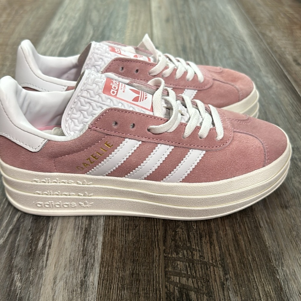 NWT Adidas Gazelle Platform Women's Pink White Sport Shoes, Size 5.5